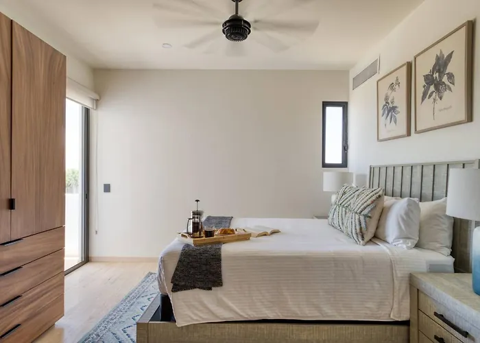 Group 13 16, No View, 3br, 12 Pax *